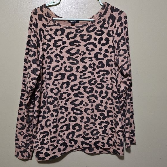 Buffalo David Bitten Cheetah Print Top Size Medium - Picture 5 of 8